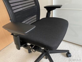 Kancelářská židle Steelcase Think PC 17 300,- - 3