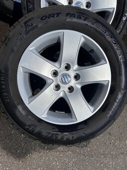 Letní kola 215/65/16 orig Suzuki top stav - 3