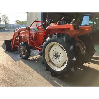 Malotraktor Kubota s čelním nakladačem - 3
