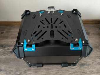 Zadní motokufr TopCase 55L hliníkový černý - 3