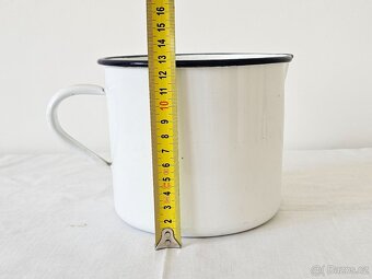 Starý smaltovaný bílý hrnec SFINX s výlevkou - 3