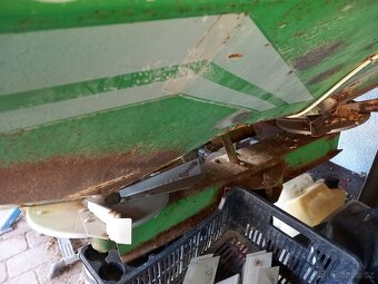 DVOUROTOROVÉ ROZMETADLO PRŮMYSLOVÝCH HNOJIV - 3