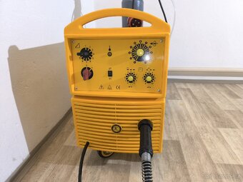 Svářečka co2 - 3