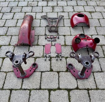 Jawa ČZ 250 350 kyvacka - dily - 3