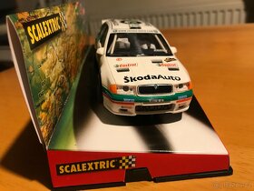 3x Škoda - Fabia a 2 různé verze Octavia WRC Scalextric - 3