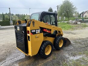 Půjčovna - pronájem kolový smykový nakladač CAT 226D - 3