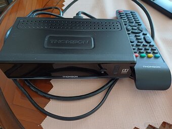 set top box a ovladac - 3