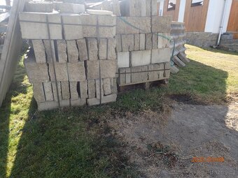 Betonové obkládací cihly 2. jakost - 3