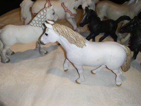 10. Schleich koně lipicán, fellský a jiní - 3