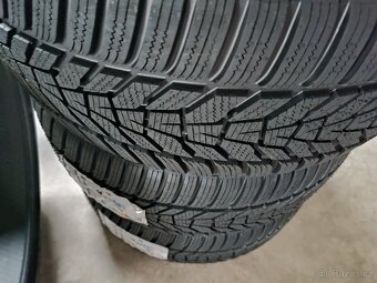 Zimní pneu Hankook 215 /40R18 - 3