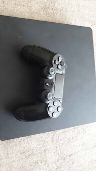 Playstation 4 slim - 3