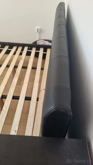 Manželská postel 180×200 s lamelami – černá ekokůže - 3