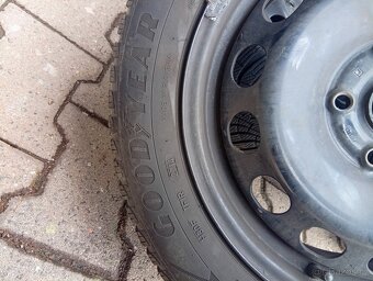 Prodám obuté plechové disky 5x112, Et 50, zimní pneu - 3