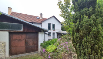 Prodej pěkného domu se dvorkem, terasou a zahradou v Lezníku - 3