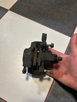 Suzuki gsxr 600 srad brzdový třmen - 3