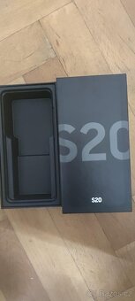 Samsung Galaxy S20 plně funkční + krabice pouzdro - 3