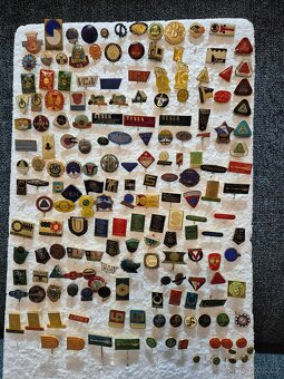 Sbírka odznaků a vyznamenání cca 2100ks - 3