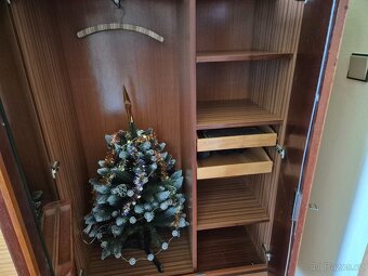 Prodám skříně a knihovny - 3