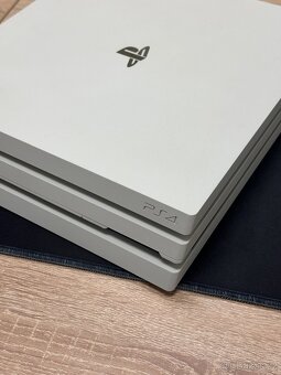 Playstation 4 Pro 1TB Bílý, 2x ovladač - 3