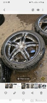 Prodám alu kola 22" na Chrysler C300 včetně pneu - 3