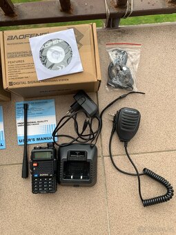 2x radiostanice Baofeng UV-5R s kompletním příslušenstvím - 3