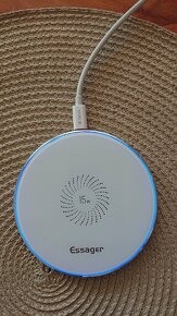 Bezdrátová nabíjecí podložka Qi ESSAGER 15W - USB-C
- 3