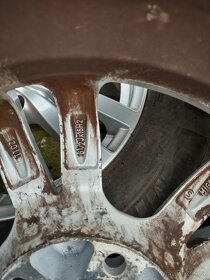 Hyundai   ix 35 , disky 6 1/2 Jx16H2       215/70R15 - 3
