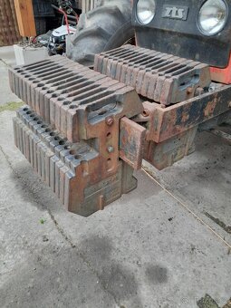 Predni zavazi kanystry zetor ,zts celkem 310kg - 3