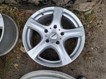zimní Alu kola originál Kia Sorento 5x139,7 8,5jx1 - 3