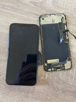 IPhone XR na náhradní díly - 3
