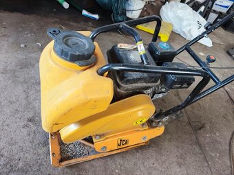 Vibrační deska JCB - 3