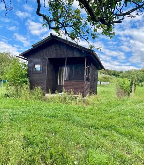 Pozemek s krásným výhledem a chatkou - 3