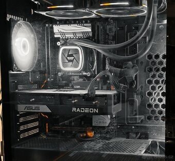 Prodám Herní počítač RAM 32 GB - 2x 500 GB SSD - 3