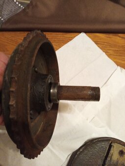 Jawa Perak- rozeta a štít - 3