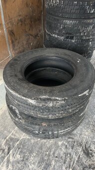 Pneu  225 75 R 17,5 - 3