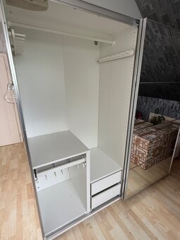 Šatní skříň IKEA PAX, vybavení KOMPLEMENT, zrcadlové posuvní - 3