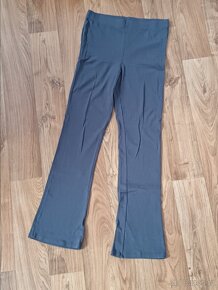 Elastické leginy s rozšířenými nohavicemi - 3