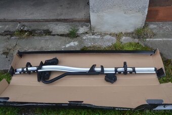 Dva střešní nosiče Thulle na kola na auto - 3