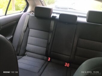 1.6 benzín motor je výborný auto má servisní knížku - 3