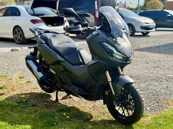 Honda ADV 350 - rok 2023, najeto 2900km, TOP - 3