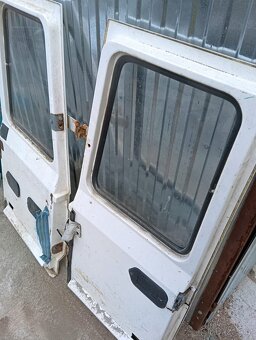 Zadní dveře s nádstavbou na korbu na favorit pick-up - 3