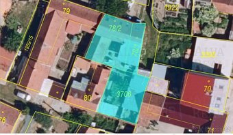 Polořadový rodinný dům v obci Šakvice, CP 304 m², garáž a... - 3
