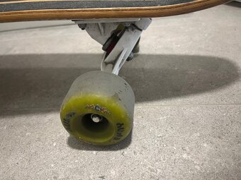 Longboard Tekny – stylový cruiser na léto - 3