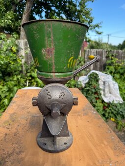 Mlýnek na obilí - vyrábí šrot - 3