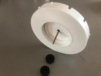 Otočný zásobník na niťové cívky - 3