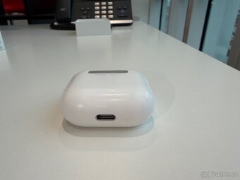 Prodám Apple AirPods 4 - 3