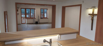 Byt 4+KK 190m2 + byt +KK 150m2 + prodejna 60m2. - 3