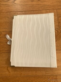 Bílé samolepící fotoalbum se stuhou - 3