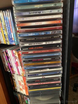 Stolek s cd a dvd originály - 3