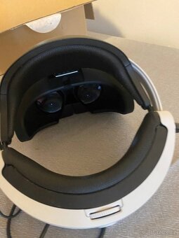 Sony PlayStation VR (PS VR) + Sony Play Station 4 Pro - 3